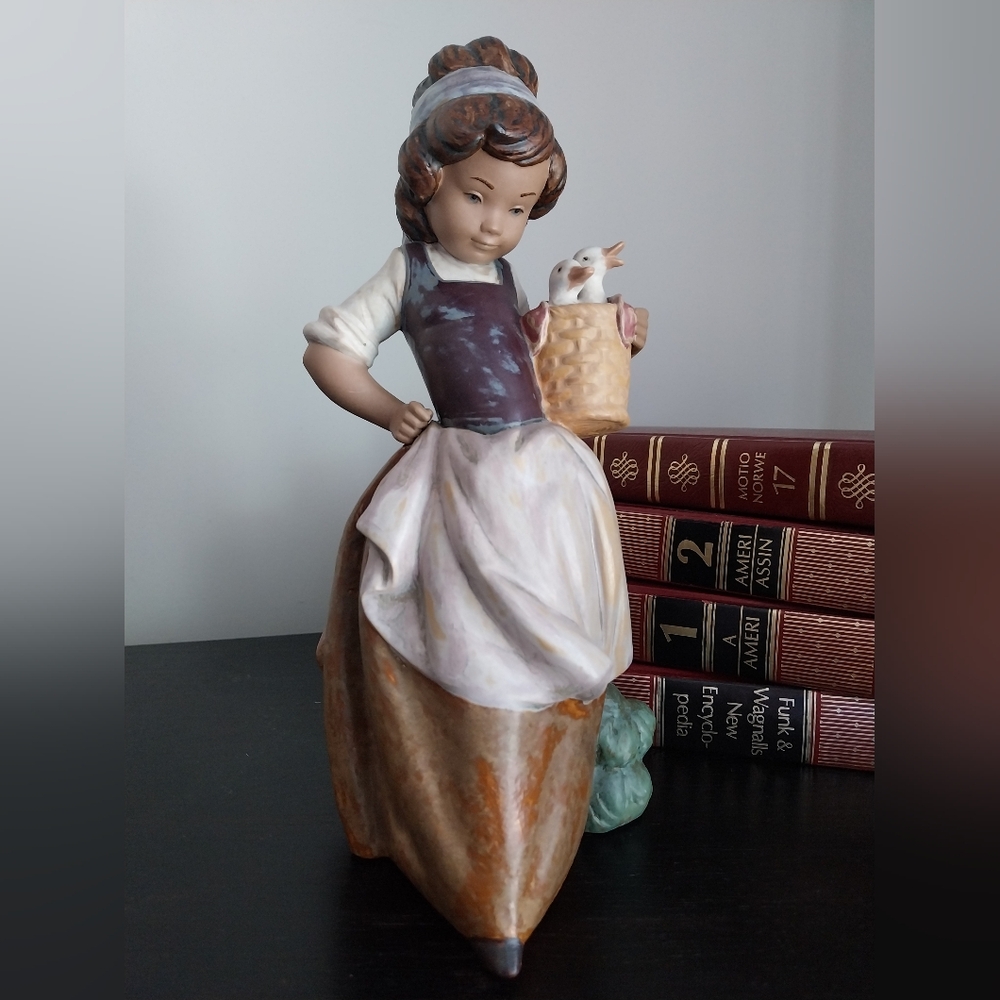 Llardo Figurine